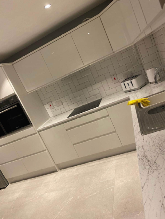 Bespoke Fitted Kitchens, Gloss Handleless Doors, STRABANE WHOLESALE LTD, Strabane, Co. Tyrone, 02871 382374