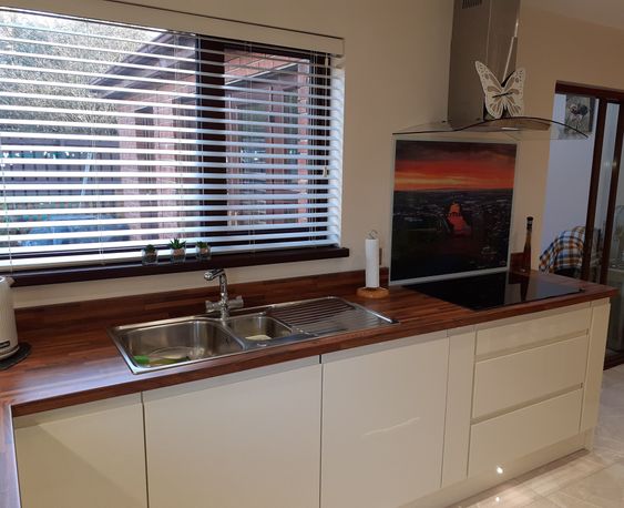 Bespoke Fitted Kitchens, Gloss Handleless Doors, STRABANE WHOLESALE LTD, Strabane, Co. Tyrone, 02871 382374