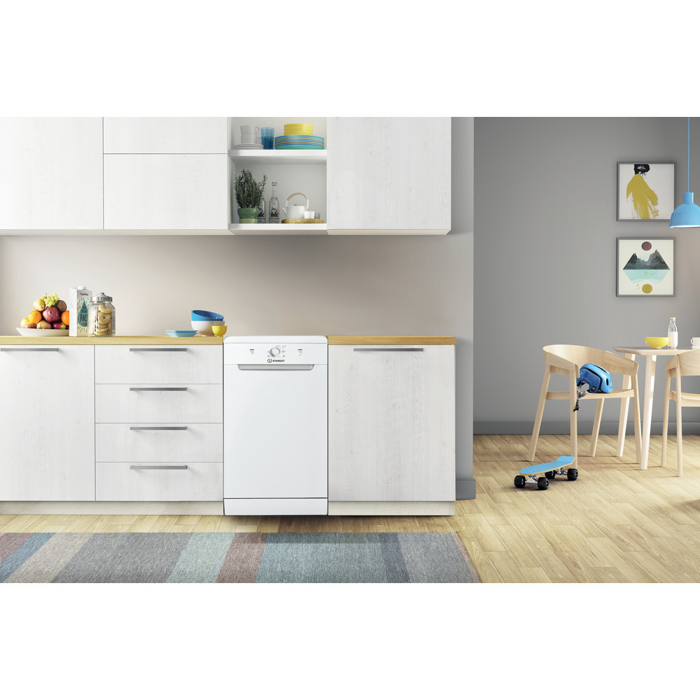 Indesit Dishwasher: slim, white colour, DSFE1B10