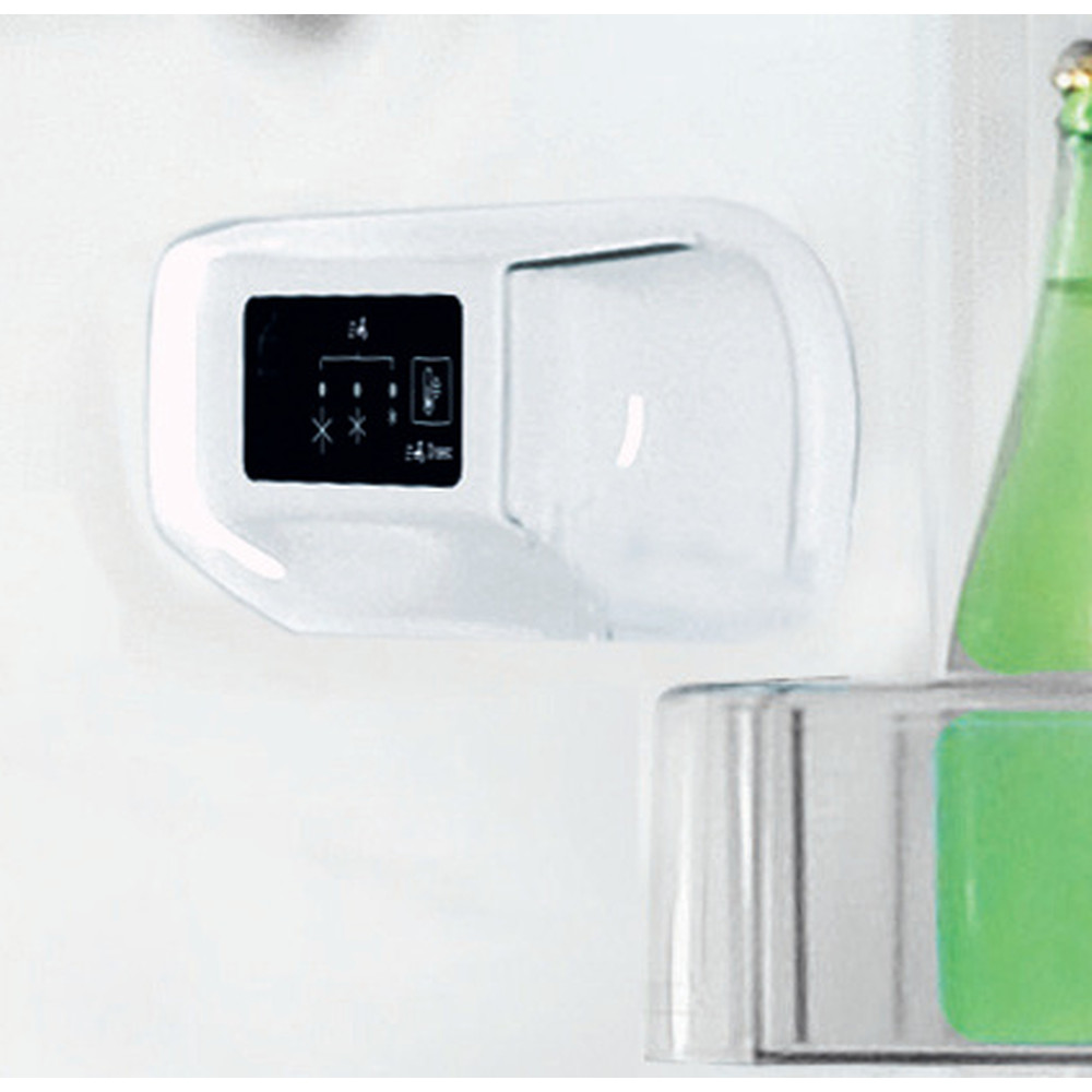 Indesit Freestanding fridge freezer - LI6 S1E W UK