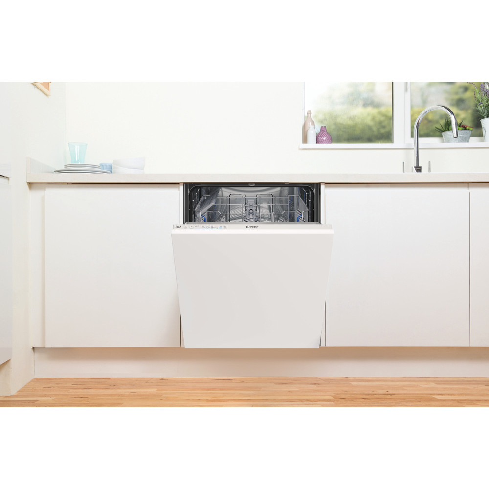 Indesit Integrated Dishwasher DIE2B19UK