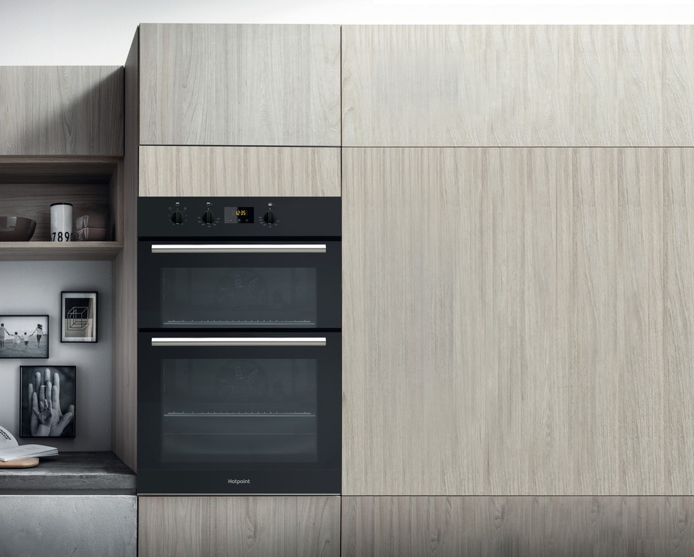 Hotpoint Class 2 Built-in Double Oven DD2540BL