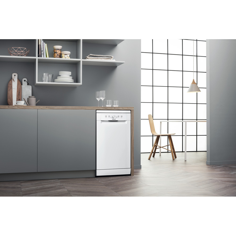 Hotpoint Slimline Dishwasher - White, HSFE1B19